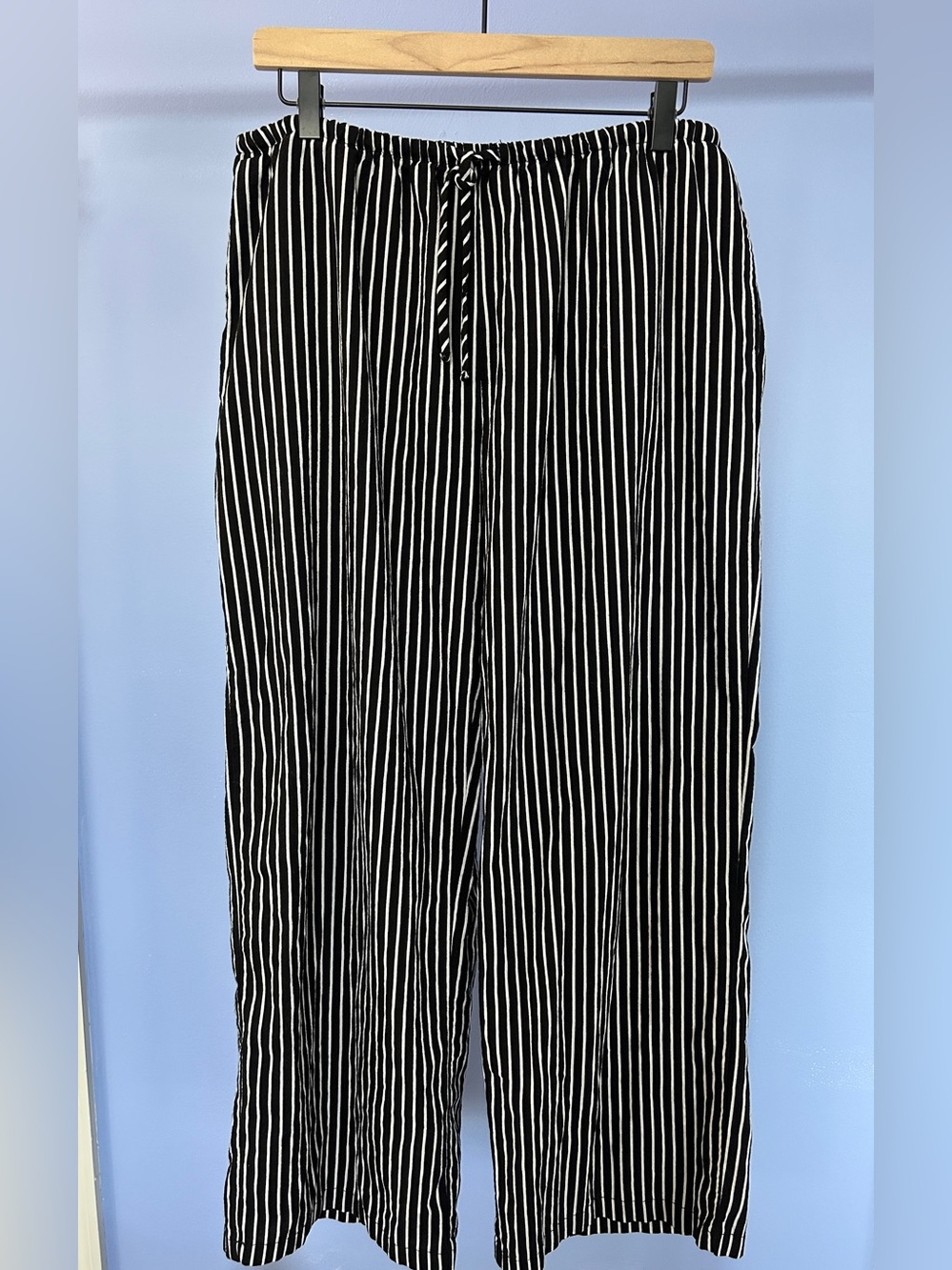 Black and white striped 100% cotton drawstring pants with pockets size L